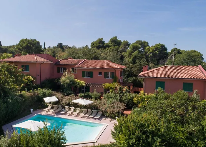 아파트호텔 Residenze Al Colle Dei Pini 리치오네