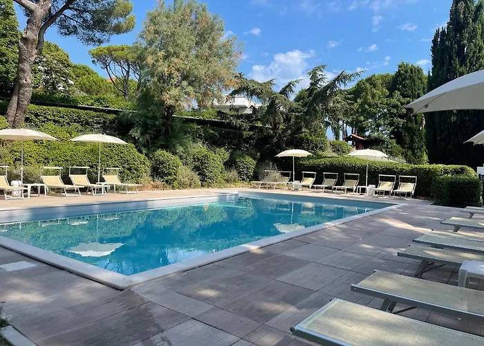 Residenze Al Colle Dei Pini 아파트호텔 리치오네