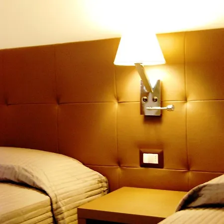 アパートホテル Residenze Al Colle Dei Pini 3*