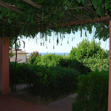 Residenze Al Colle Dei Pini アパートホテル