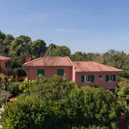 アパートホテル Residenze Al Colle Dei Pini