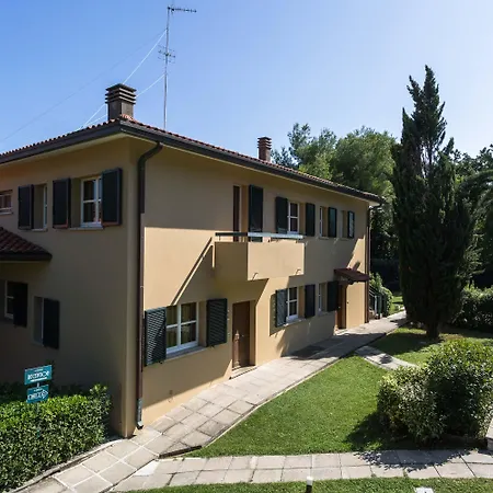アパートホテル Residenze Al Colle Dei Pini リッチョーネ
