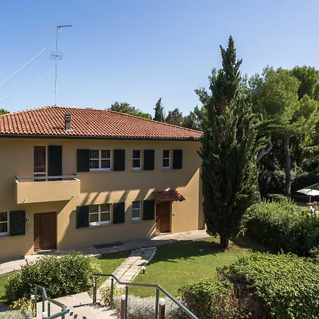 Residenze Al Colle Dei Pini アパートホテル