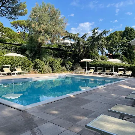 Residenze Al Colle Dei Pini アパートホテル リッチョーネ