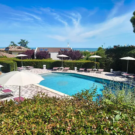 Residenze Al Colle Dei Pini アパートホテル リッチョーネ