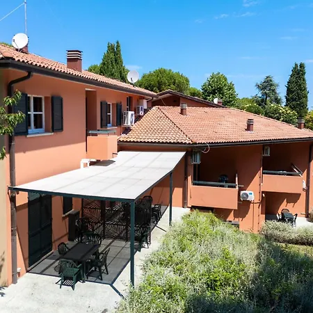 Residenze Al Colle Dei Pini アパートホテル