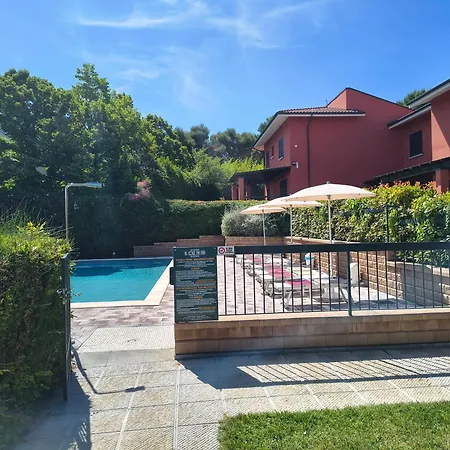 アパートホテル Residenze Al Colle Dei Pini