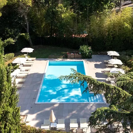 Residenze Al Colle Dei Pini アパートホテル 3*