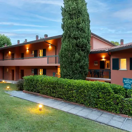 アパートホテル Residenze Al Colle Dei Pini 3*