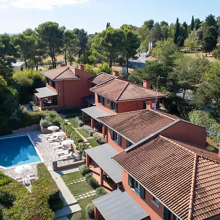 Aparthotel Residenze Al Colle Dei Pini 3*