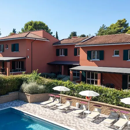 Aparthotel Residenze Al Colle Dei Pini