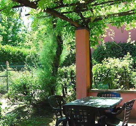 Residenze Al Colle Dei Pini アパートホテル 3*