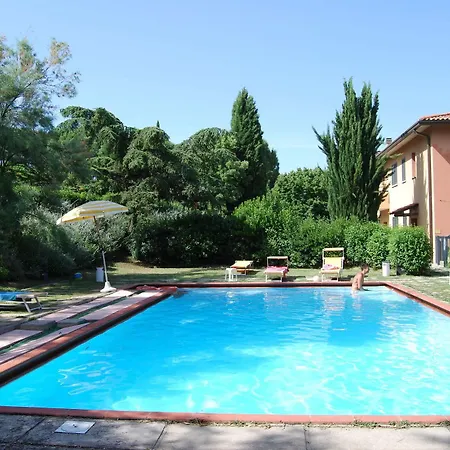 アパートホテル Residenze Al Colle Dei Pini