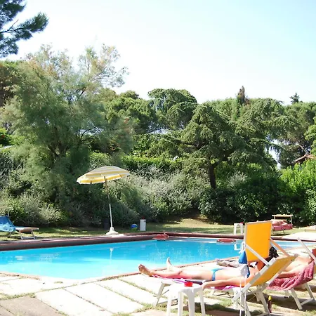 Residenze Al Colle Dei Pini アパートホテル