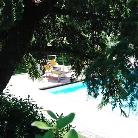 Residenze Al Colle Dei Pini アパートホテル 3*