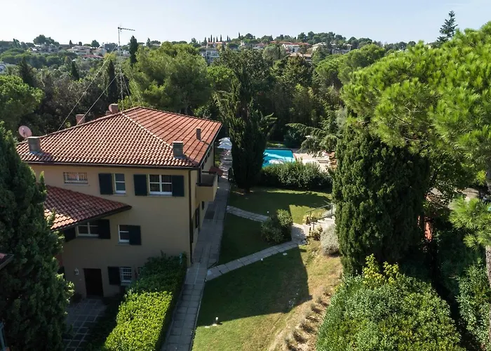 Residenze Al Colle Dei Pini 3* Риччоне